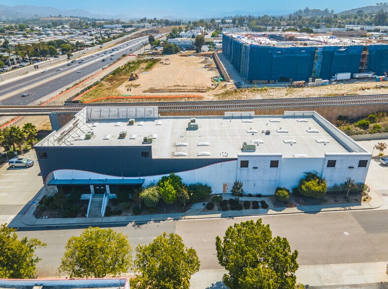 307 E Carmel St, San Marcos, CA à louer - Photo de l’immeuble – Image 1 sur 16