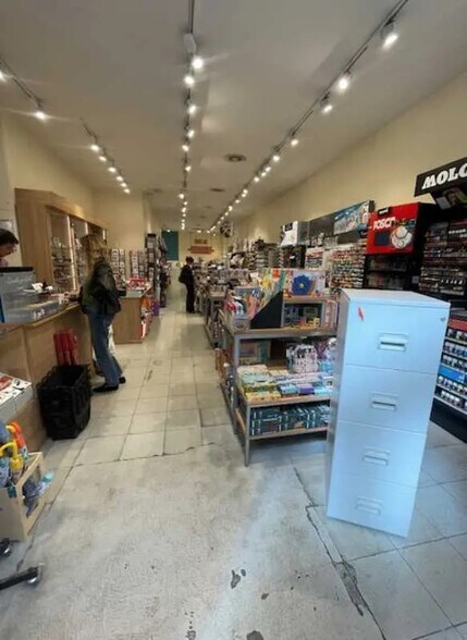 Local commercial dans Paris à louer - Photo intérieure – Image 2 sur 8