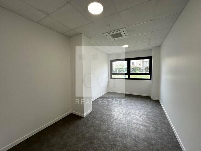 Bureau dans Seyssinet-Pariset à louer - Photo intérieure – Image 2 sur 8