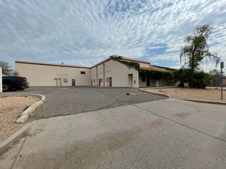6820 Frier Drive, Glendale, AZ à louer - Photo de l’immeuble – Image 1 sur 11