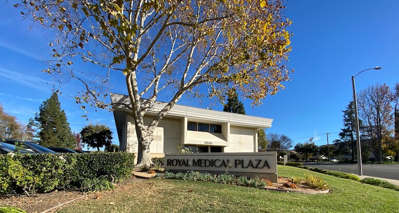 2045 Royal Ave, Simi Valley, CA à louer - Photo de l’immeuble – Image 1 sur 7