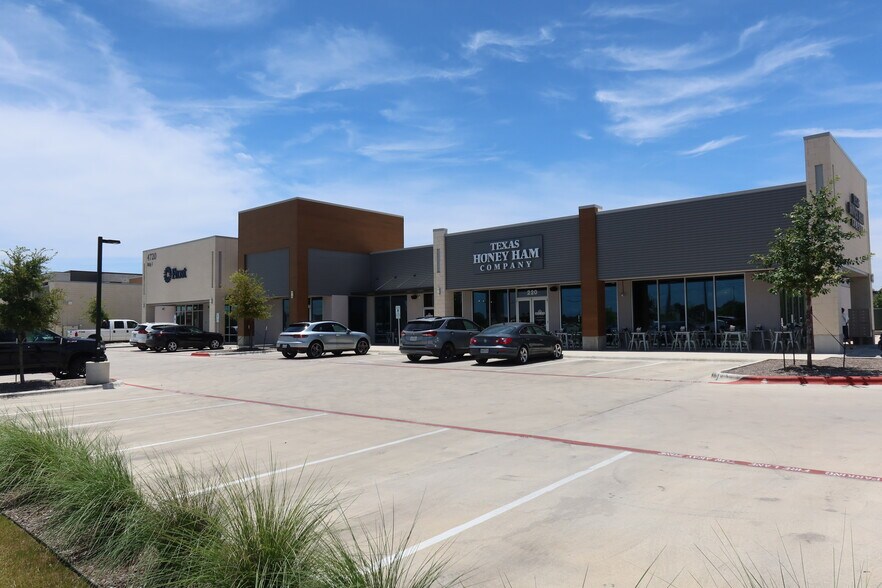 4720 Williams Dr, Georgetown, TX à louer - Photo de l’immeuble – Image 3 sur 6