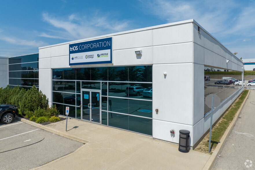 2360 Meadowpine Blvd, Mississauga, ON à louer - Photo de l’immeuble – Image 3 sur 5