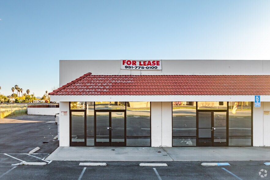 950 Ramona Blvd, San Jacinto, CA à louer - Photo de l’immeuble – Image 3 sur 7