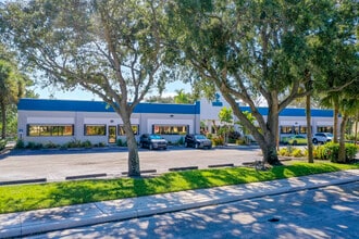 4411 Beacon Cir, West Palm Beach, FL à louer Photo de l’immeuble– Image 2 sur 12