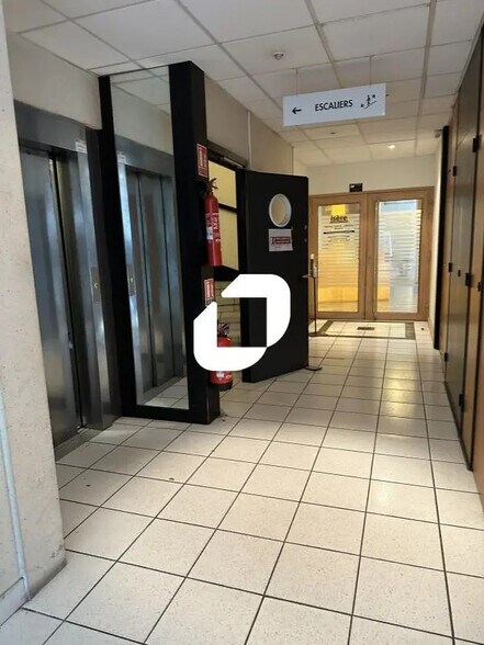 Bureau dans Meylan à louer - Hall d’entrée – Image 2 sur 7