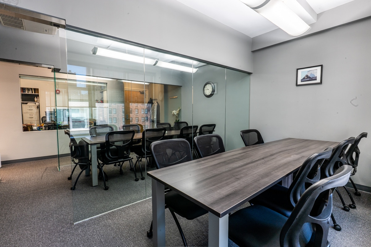 104-110 E 40th St, New York, NY 10016 - Lot 901 -  - Photo intérieure - Image 2 of 20