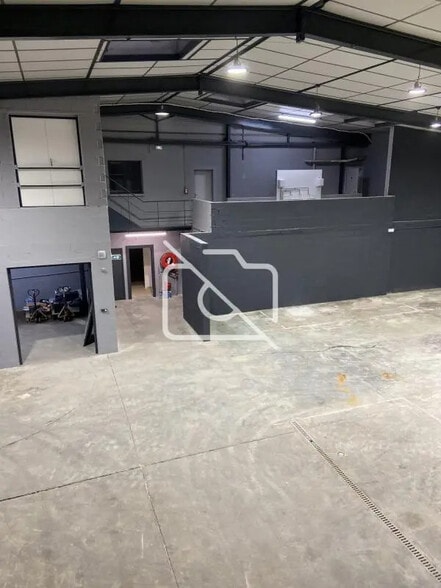 Industriel/Logistique dans Sainte-Geneviève-des-Bois à vendre - Photo intérieure – Image 2 sur 5