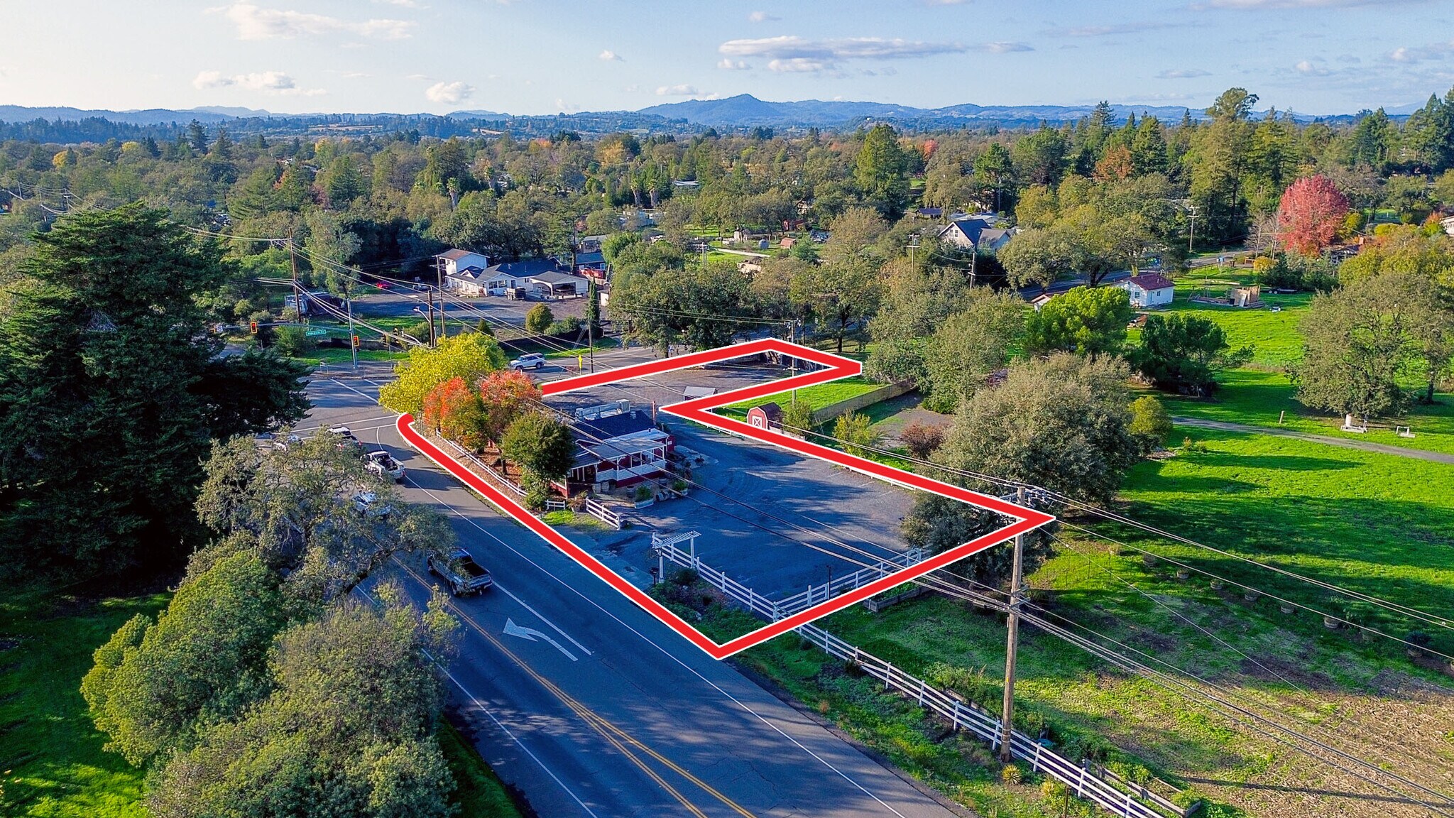 3535 Guerneville Rd, Santa Rosa, CA à louer Aérien– Image 1 sur 15