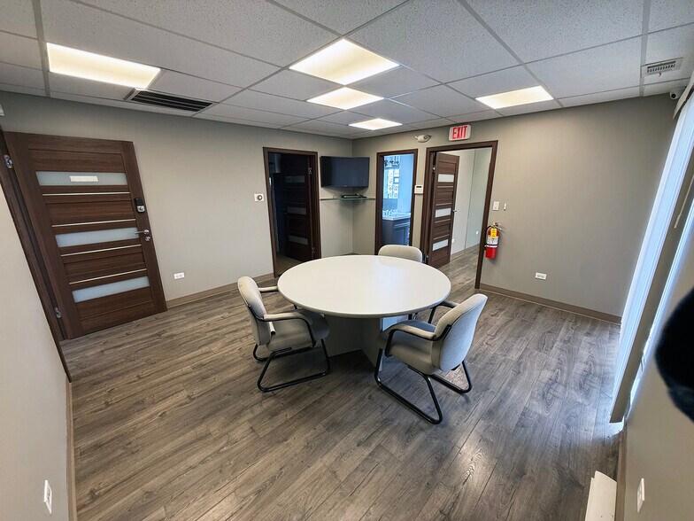 1250 Jarvis Ave, Elk Grove Village, IL à louer - Photo de l’immeuble – Image 3 sur 8
