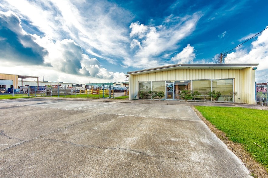 111 Dickson Rd, Houma, LA à louer - Photo principale – Image 1 sur 4