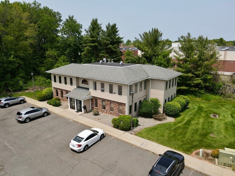 South Windsor Office & Retail Portfolio portefeuille de 9 biens à vendre sur LoopNet.fr - Photo principale – Image 3 sur 7