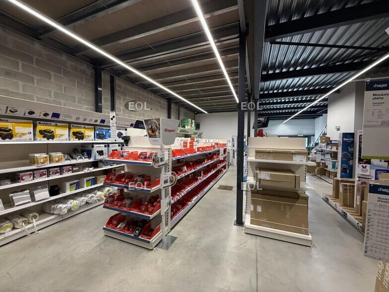 Local d’activités dans Meaux à louer - Photo de l’immeuble – Image 2 sur 11