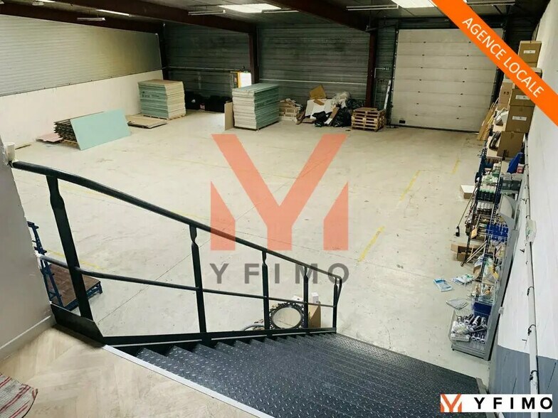 Local d’activités dans Ecquevilly à louer - Photo de l’immeuble – Image 3 sur 3