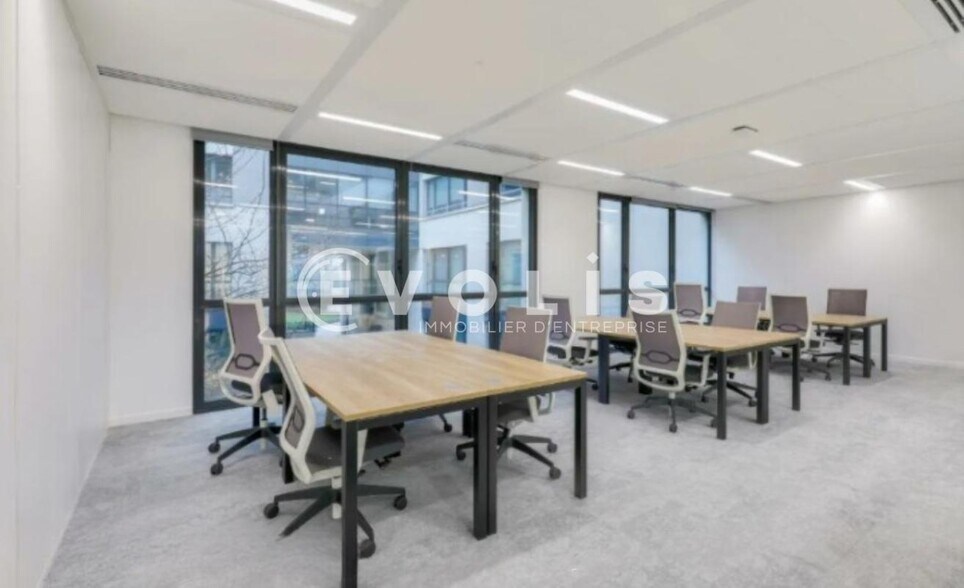Bureau dans Maisons-Alfort à louer - Photo de l’immeuble – Image 1 sur 4