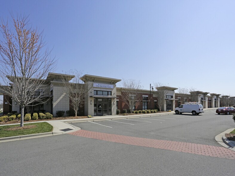 6044 W Highway 74, Indian Trail, NC à louer - Photo de l’immeuble – Image 3 sur 5