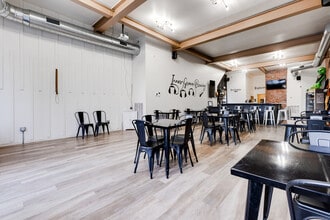 827 E Warrington Ave, Pittsburgh, PA à louer Photo intérieure– Image 2 sur 31