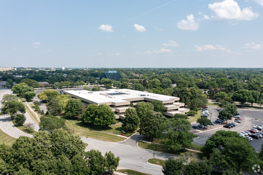 40 Shuman Blvd, Naperville, IL à louer - Aérien – Image 3 sur 12