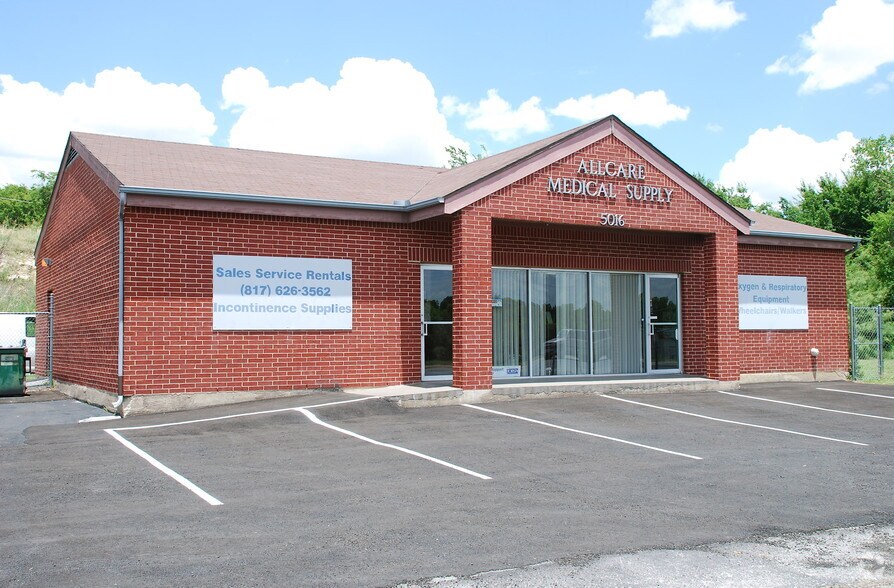 5016 Jacksboro Hwy, Fort Worth, TX à vendre - Photo principale – Image 1 sur 17