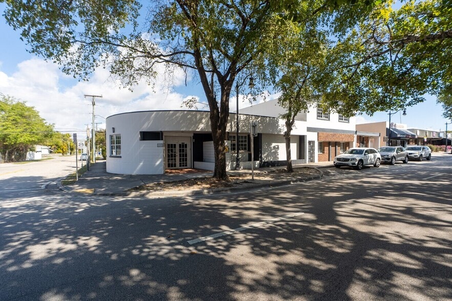 2295 Coral Way, Coral Gables, FL à vendre - Photo principale – Image 1 sur 30