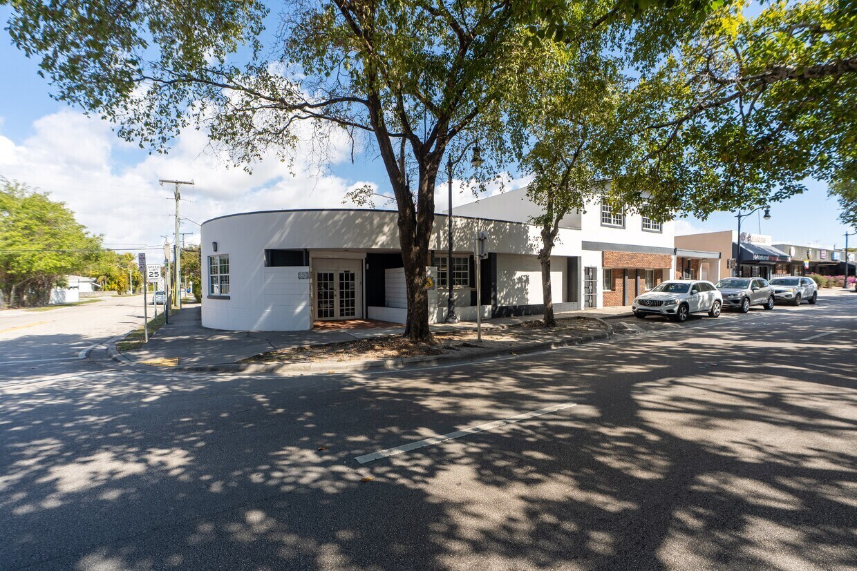 2295 Coral Way, Coral Gables, FL à vendre Photo principale– Image 1 sur 31