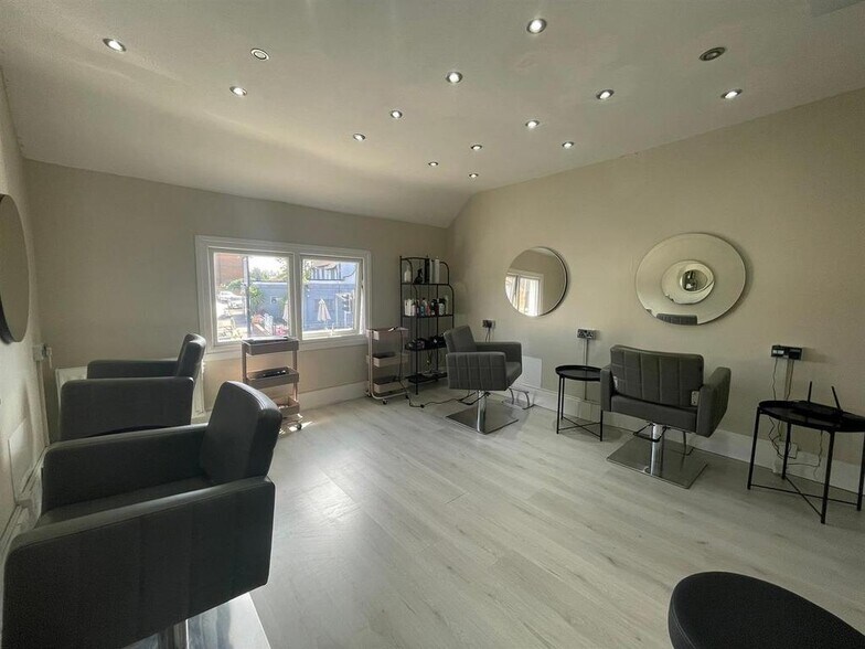 114 Hagley Rd, Stourbridge à louer - Photo de l’immeuble – Image 3 sur 6