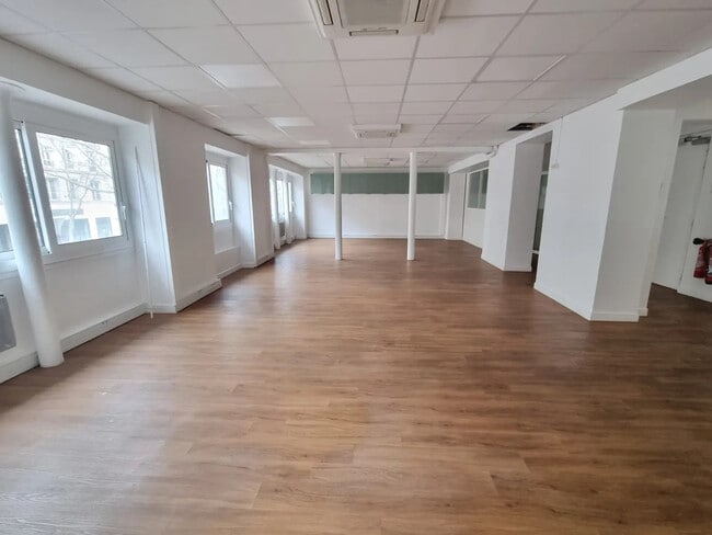 Plus de détails pour Bureau, Local commercial à louer