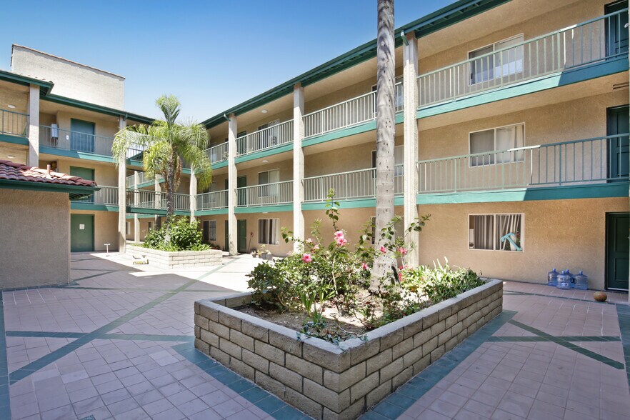 21501 S Vermont Ave, Torrance, CA à vendre - Photo de l’immeuble – Image 3 sur 4