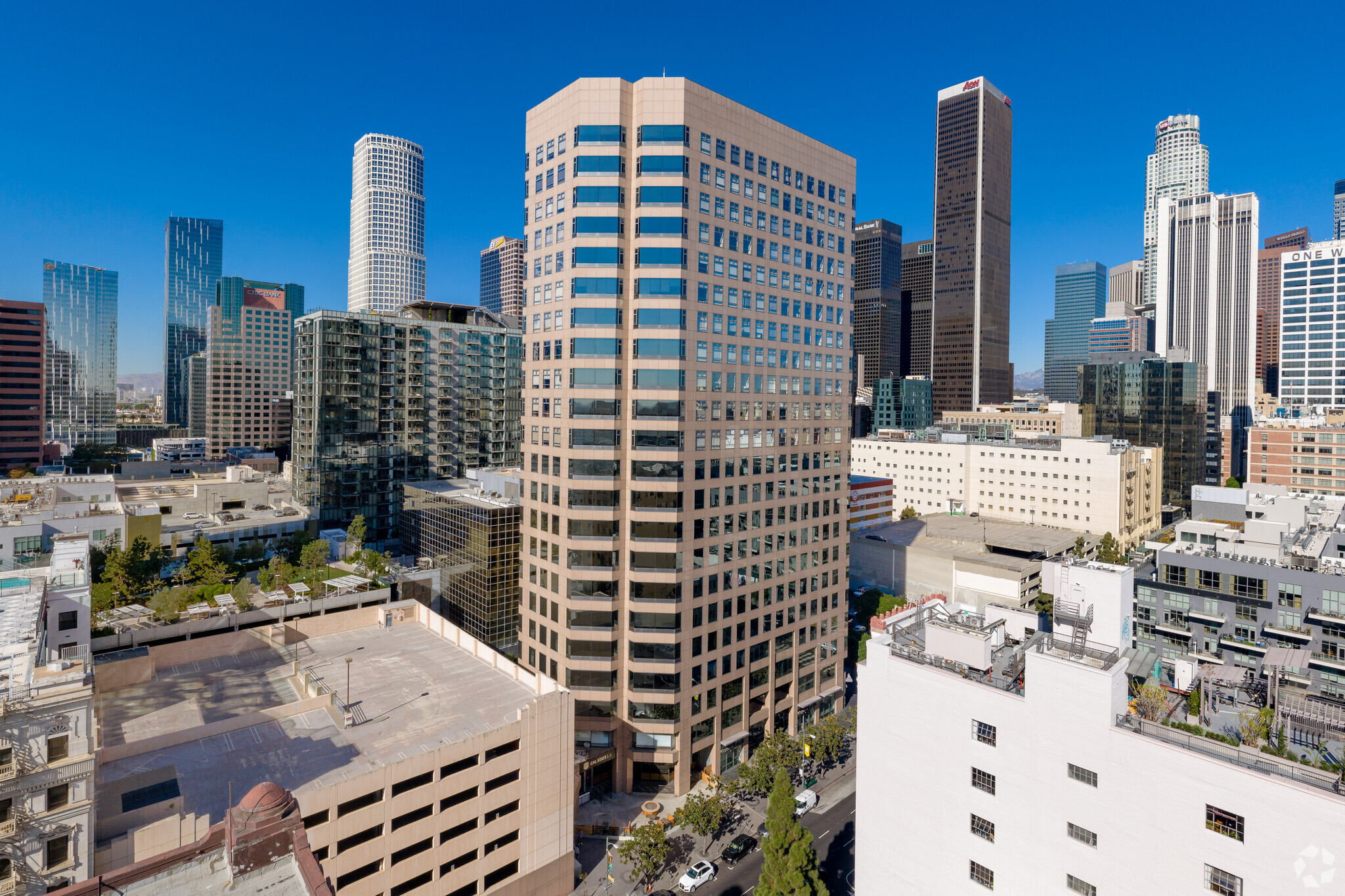 801 S Grand Ave, Los Angeles, CA à louer Photo de l’immeuble– Image 1 sur 20