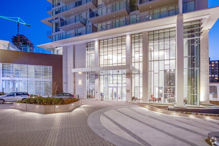 567 Clarke Rd, Coquitlam, BC à louer - Photo de l’immeuble – Image 3 sur 12