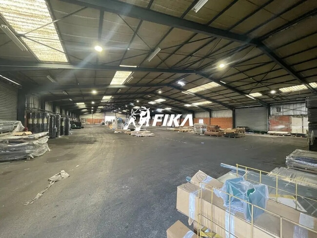 Plus de détails pour Local d'activités à louer