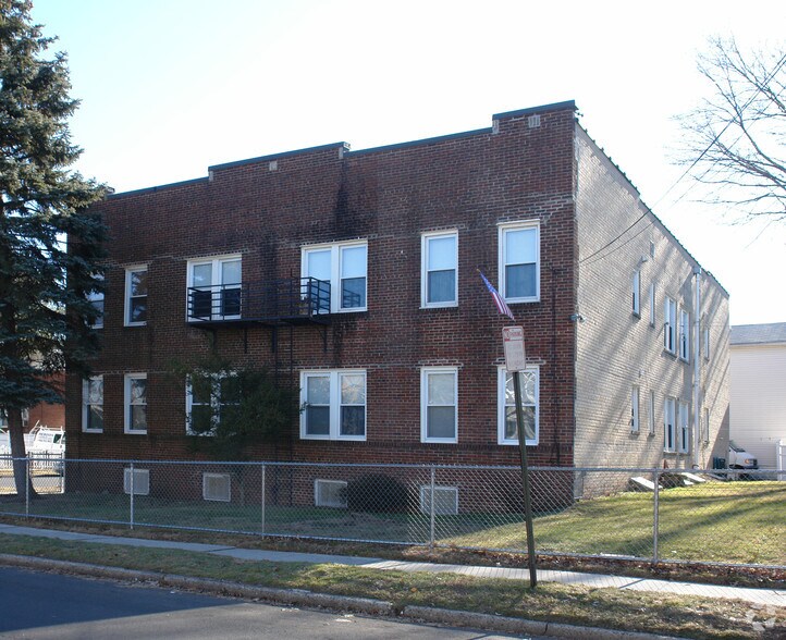 415 E Elm St, Linden, NJ à vendre - Photo principale – Image 1 sur 3