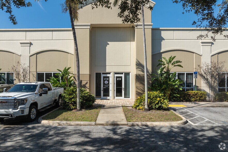 1850 NW 15th Ave, Pompano Beach, FL à louer - Photo de l’immeuble – Image 2 sur 12