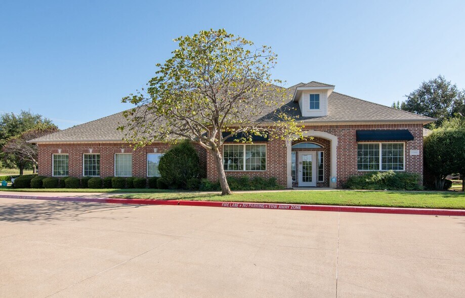 2563 SW Grapevine Pky, Grapevine, TX à vendre - Photo de l’immeuble – Image 2 sur 4
