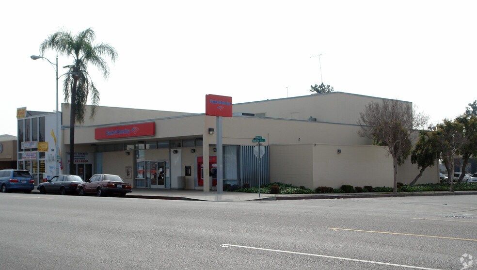 245 E Highland Ave, San Bernardino, CA à vendre - Photo de l’immeuble – Image 1 sur 4