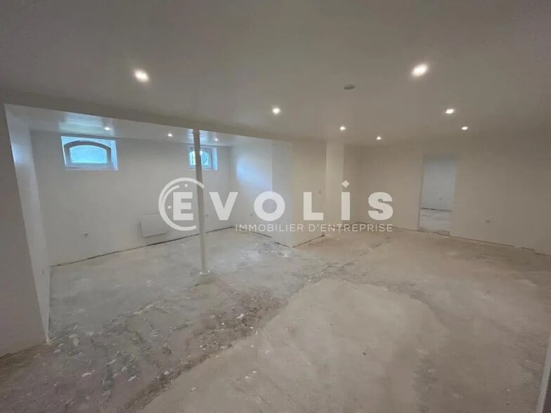 Bureau dans Corbeil-Essonnes à louer - Photo intérieure – Image 2 sur 7