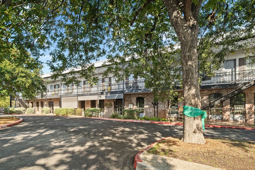 152-170 S Main St, Boerne, TX à louer - Photo de l’immeuble – Image 2 sur 26