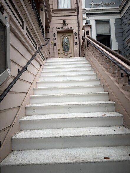 1323 Columbus Ave, San Francisco, CA à louer - Photo de l’immeuble – Image 3 sur 13