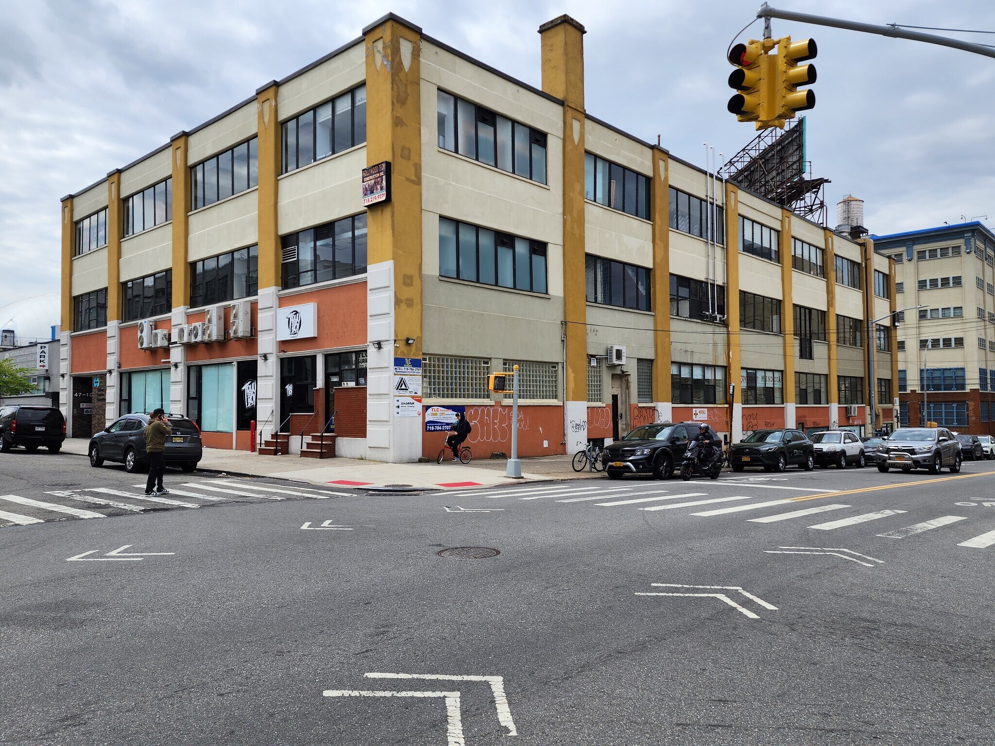 4701 Van Dam St, Long Island City, NY à louer Photo principale– Image 1 sur 11