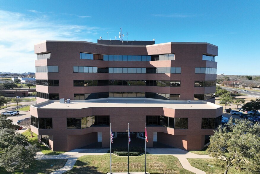 3000 Briarcrest Dr, Bryan, TX à louer - Photo principale – Image 1 sur 23