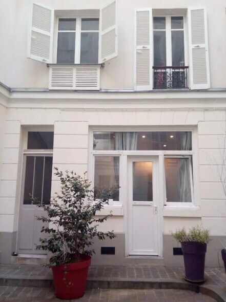 Immeuble residentiel dans Paris à vendre - Photo de l’immeuble – Image 2 sur 11