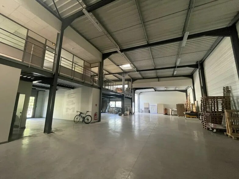 Local d’activités dans Veurey-Voroize à louer - Photo intérieure – Image 3 sur 10