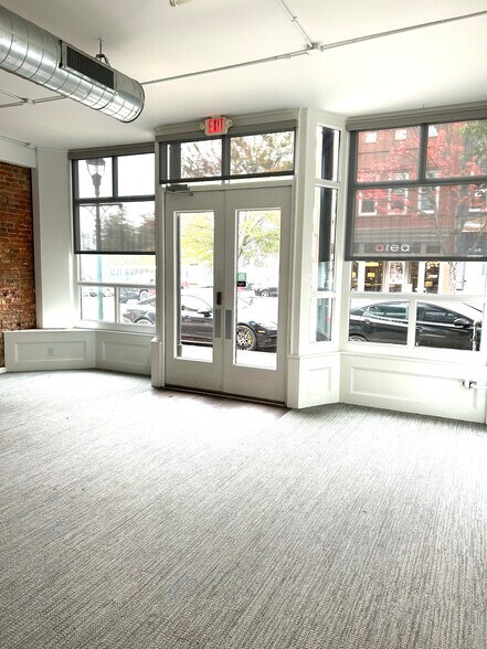 512 S Elm St, Greensboro, NC à louer - Photo de l’immeuble – Image 2 sur 9