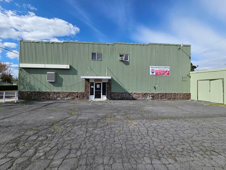 917 E Main St, Klamath Falls, OR à vendre - Photo de l’immeuble – Image 3 sur 28