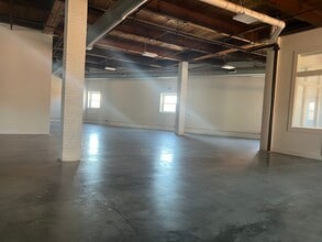 1026 Hickory St, Kansas City, MO à louer Photo intérieure– Image 2 sur 7