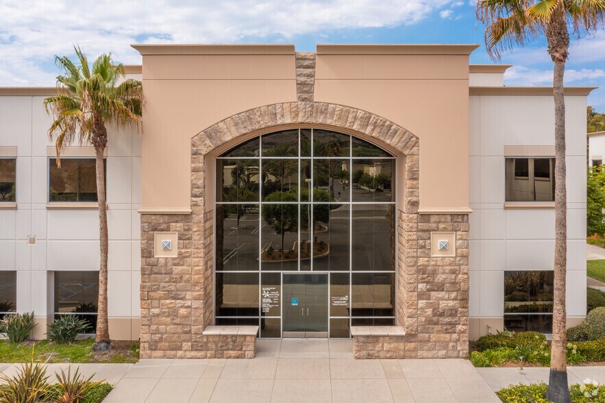 1201 Puerta del Sol, San Clemente, CA à louer - Photo de l’immeuble – Image 2 sur 8