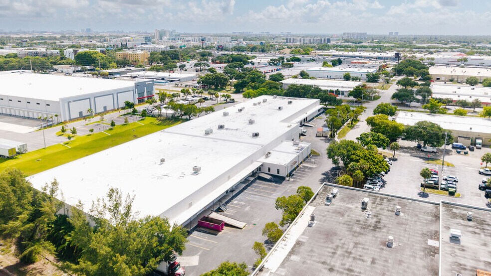 4200 N 29th Ave, Hollywood, FL à louer - Photo de l’immeuble – Image 2 sur 14