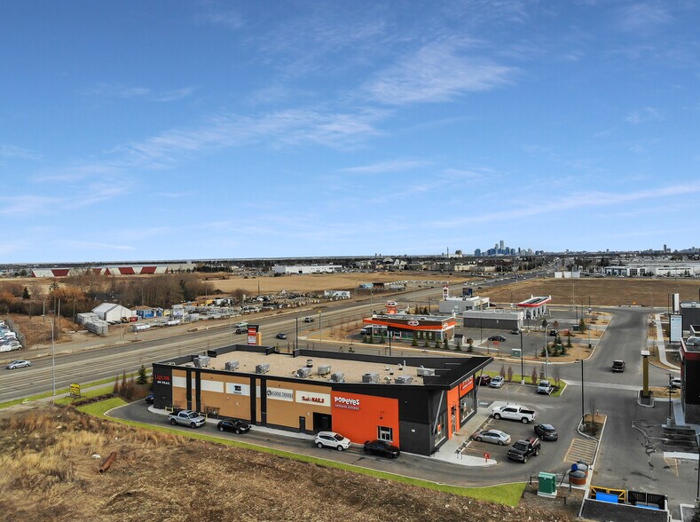 725-745 Mistatim Way NW, Edmonton, AB à louer - Photo de l’immeuble – Image 3 sur 5