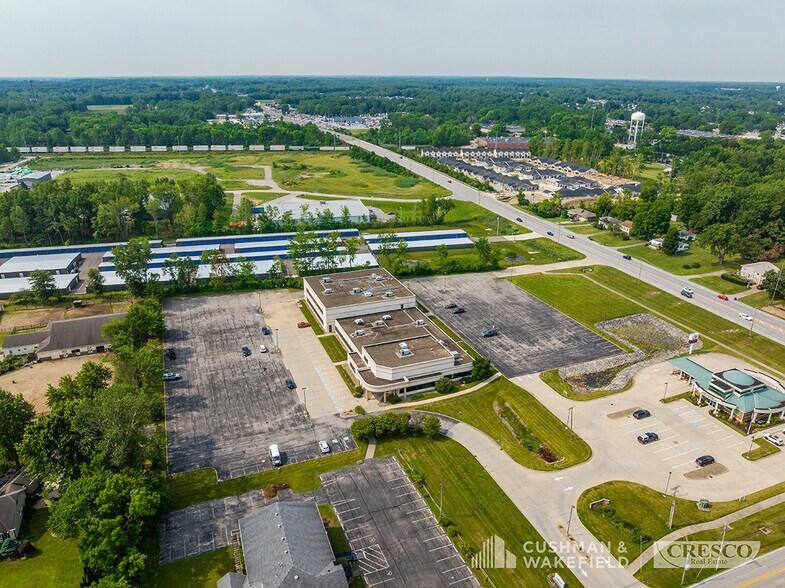 1230 Park Ave, Amherst, OH à vendre - Photo de l’immeuble – Image 2 sur 19