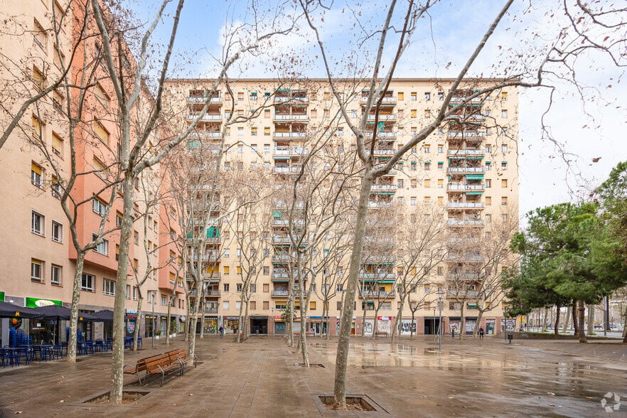 Immeuble residentiel dans Barcelone, Barcelona à vendre - Photo de l’immeuble – Image 1 sur 37